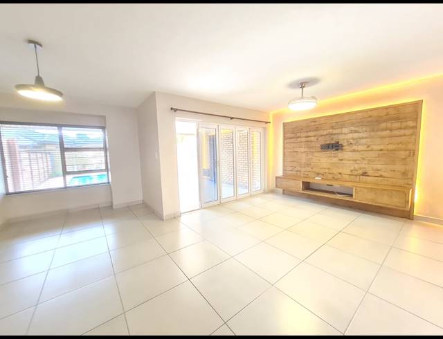 3 BEDROOM SECTIONAL TITLE FOR SALE IN MEER EN SEE